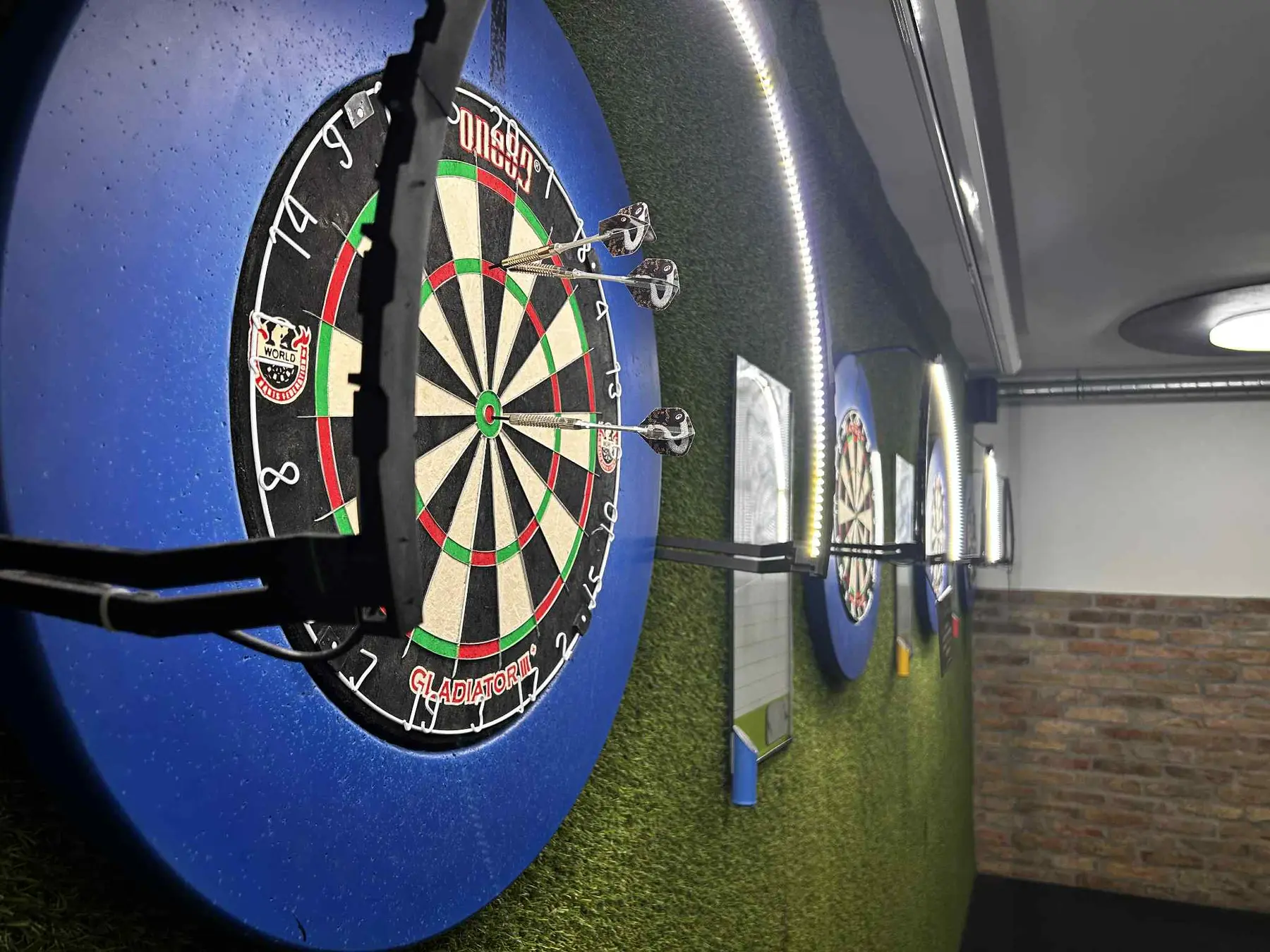 A Szöglet négytáblás darts terme